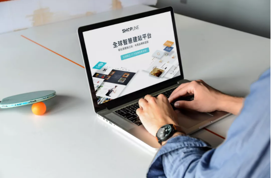 響應(yīng)式設(shè)計在獨立站建站中的實現(xiàn)：適配多種設(shè)備屏幕